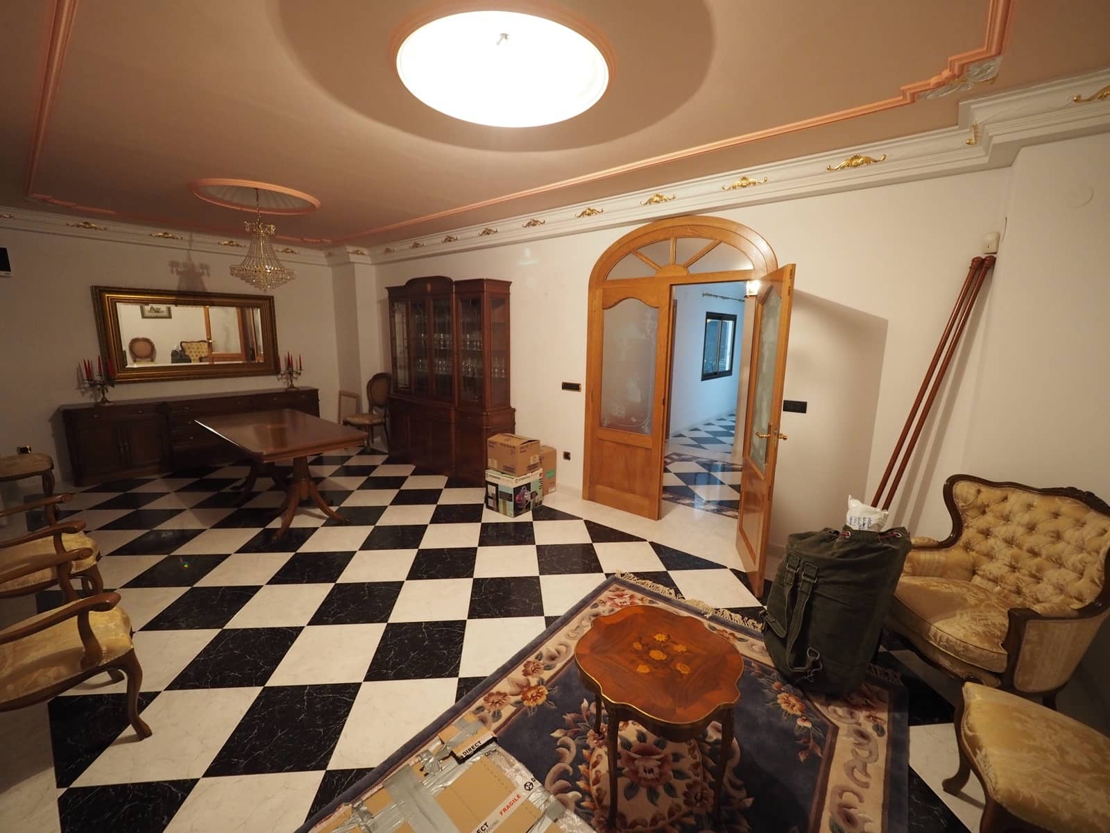 7 makuuhuone Omakotitalo myytävänä paikassa Oliva mukana 
autotalli - 280 000 € (Ref: 8821166)