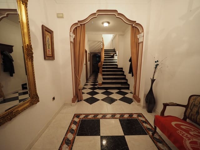 7 makuuhuone Omakotitalo myytävänä paikassa Oliva mukana 
autotalli - 280 000 € (Ref: 8821166)