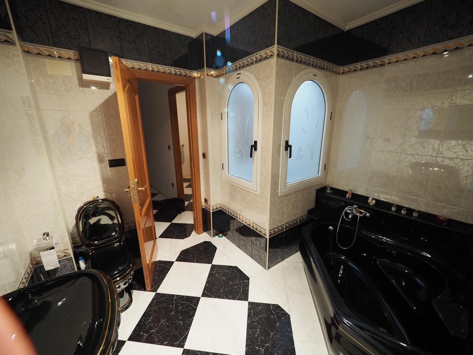 7 makuuhuone Omakotitalo myytävänä paikassa Oliva mukana 
autotalli - 280 000 € (Ref: 8821166)