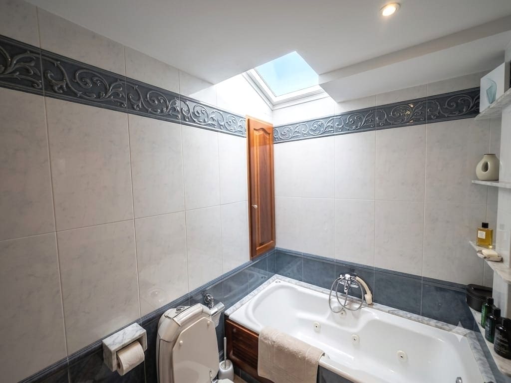 7 chambre Maison de Ville à vendre à Oliva avec garage - 285 000 € (Ref: 8821166)