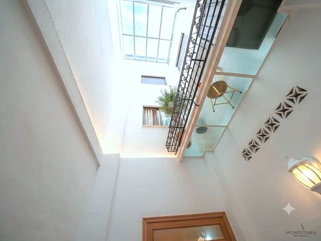 Casa de 7 habitaciones en Oliva en venta con garaje - 285.000 € (Ref: 8821166)