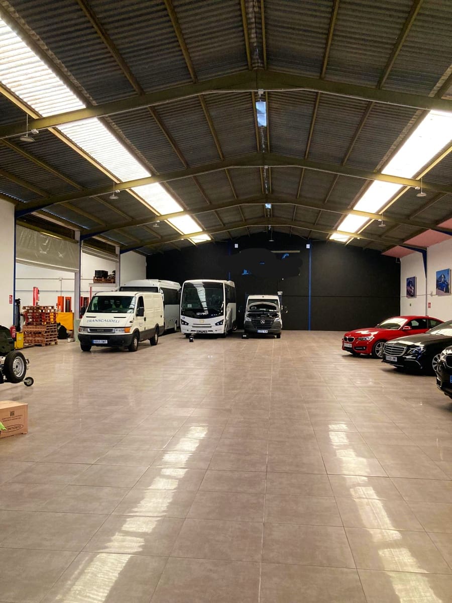 1 soveværelse Erhverv til salg i Almoines med garage - € 625.000 (Ref: 9207852)