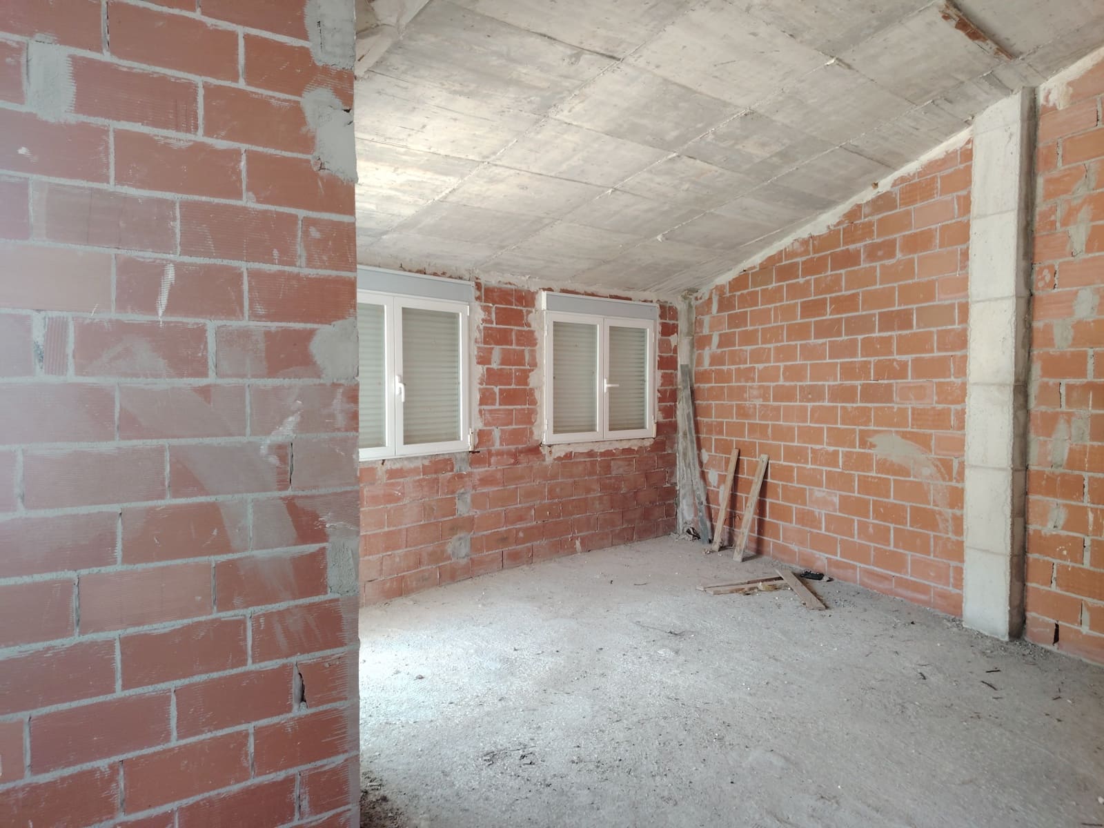 4 soveværelse Byhus til salg i Sagra - € 159.000 (Ref: 9246082)