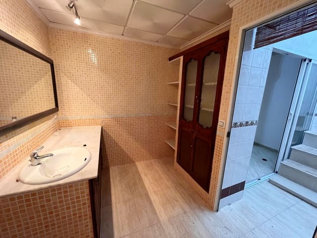 6 makuuhuone Omakotitalo myytävänä paikassa Oliva - 169 000 € (Ref: 9341630)