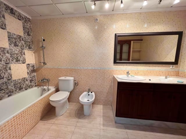 6 makuuhuone Omakotitalo myytävänä paikassa Oliva - 169 000 € (Ref: 9341630)