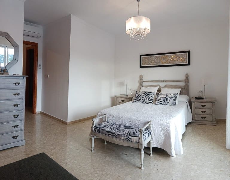 3 slaapkamer Rijtjeshuis te koop in Denia met zwembad garage - € 341.000 (Ref: 9348621)