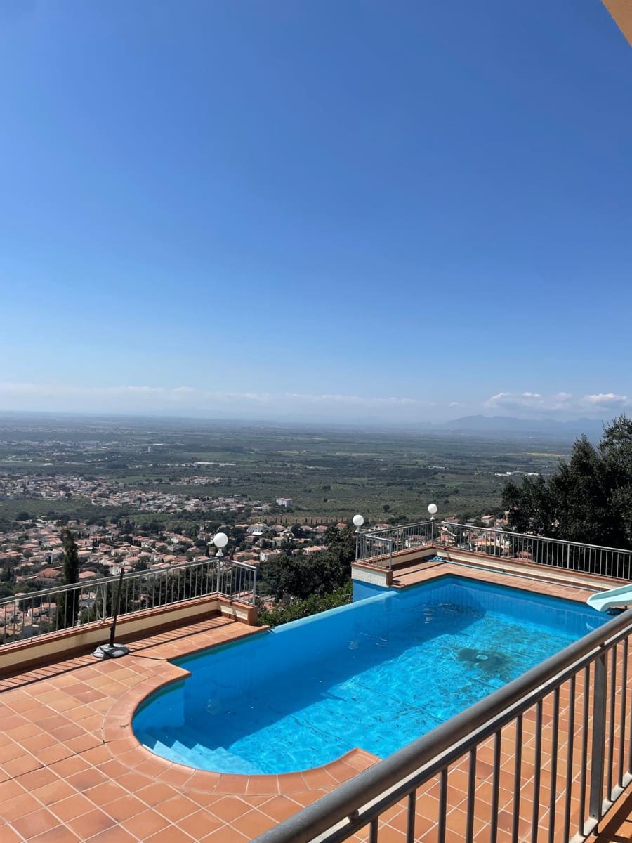 4 slaapkamer Rijtjeshuis te koop in Roses met zwembad garage - € 745.000 (Ref: 9441616)