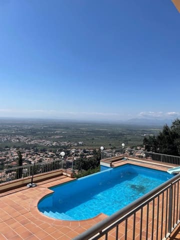 4 slaapkamer Rijtjeshuis te koop in Roses met zwembad garage - € 745.000 (Ref: 9441616)