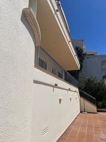 4 slaapkamer Rijtjeshuis te koop in Roses met zwembad garage - € 745.000 (Ref: 9441616)