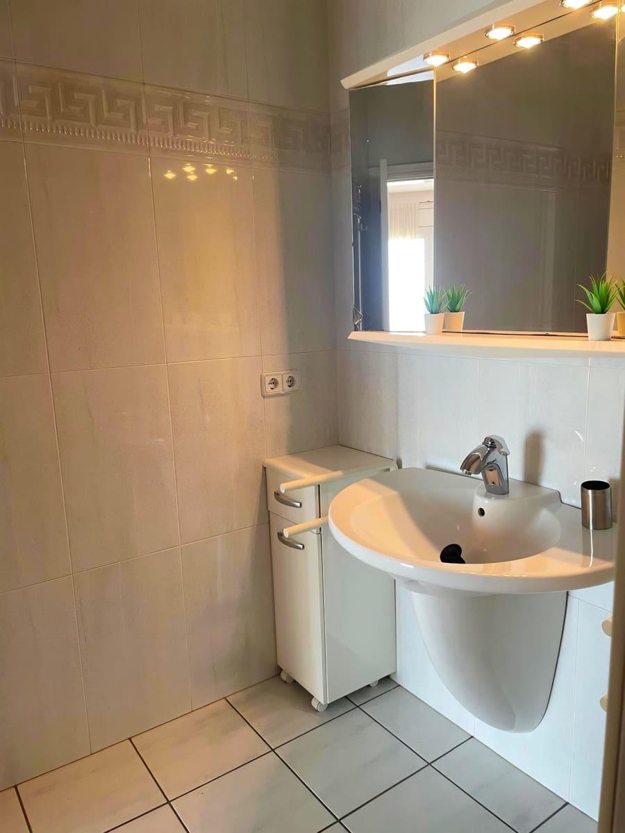 4 slaapkamer Rijtjeshuis te koop in Roses met zwembad garage - € 745.000 (Ref: 9441616)