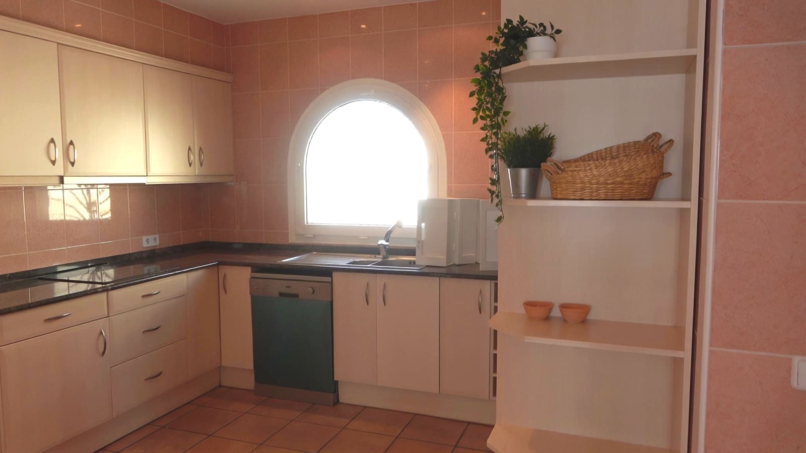 4 slaapkamer Rijtjeshuis te koop in Roses met zwembad garage - € 745.000 (Ref: 9441616)