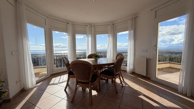 4 soveværelse Rækkehus til salg i Roses med swimmingpool garage - € 745.000 (Ref: 9441616)