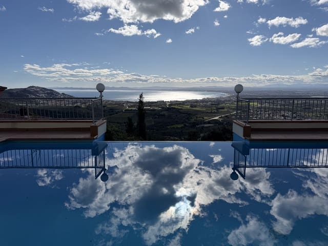 4 soveværelse Rækkehus til salg i Roses med swimmingpool garage - € 745.000 (Ref: 9441616)