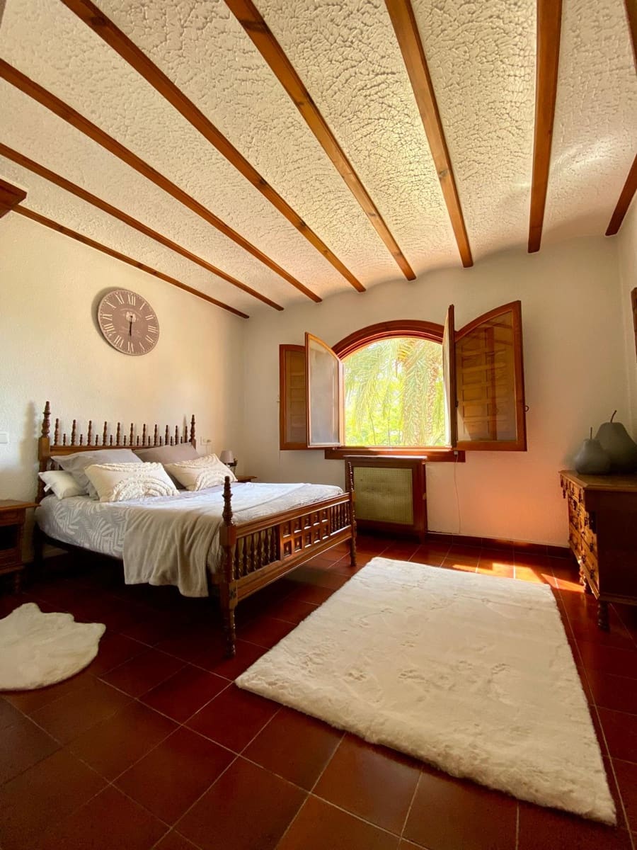 13 soveværelse Finca/Landehus til salg i Elda med swimmingpool garage - € 980.000 (Ref: 9548491)