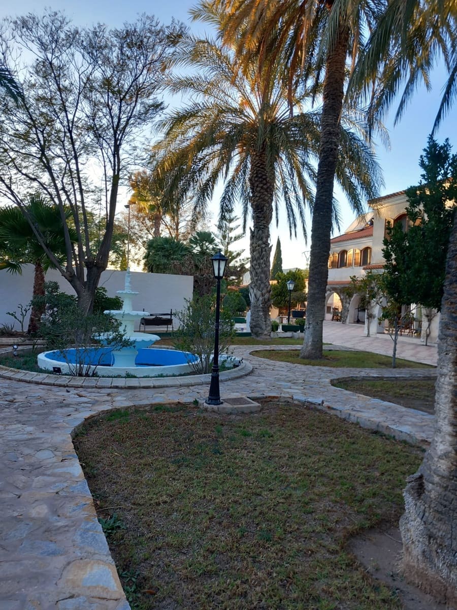 13 soveværelse Finca/Landehus til salg i Elda med swimmingpool garage - € 980.000 (Ref: 9548491)