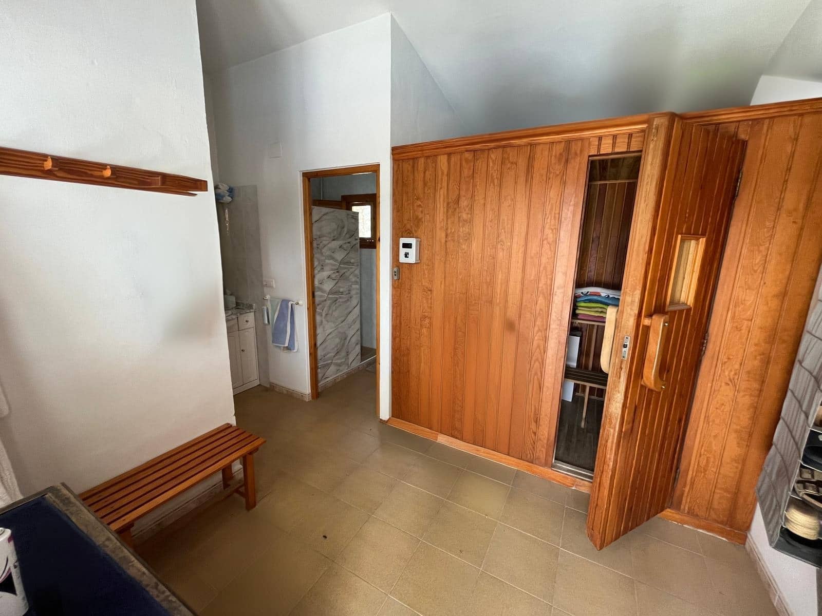 13 sypialnia Finka/Dom wiejski na sprzedaż w Elda z basenem garażem - 980 000 € (Ref: 9548491)