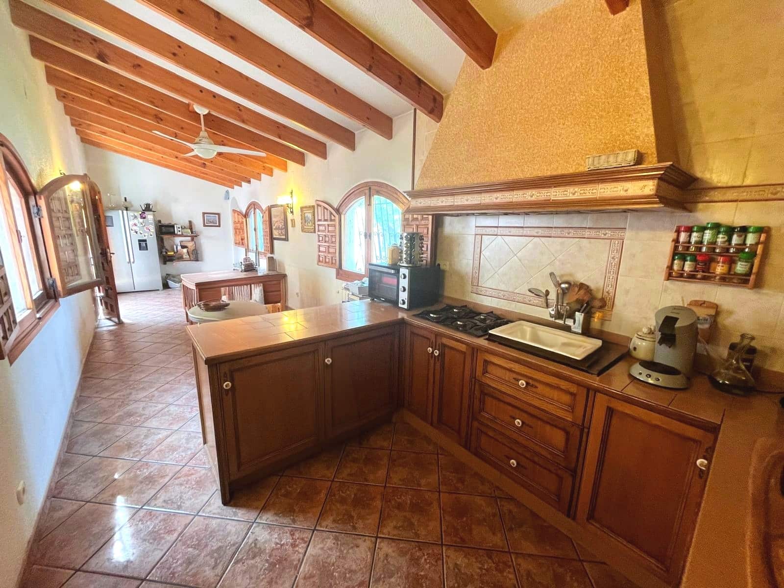 13 sypialnia Finka/Dom wiejski na sprzedaż w Elda z basenem garażem - 980 000 € (Ref: 9548491)