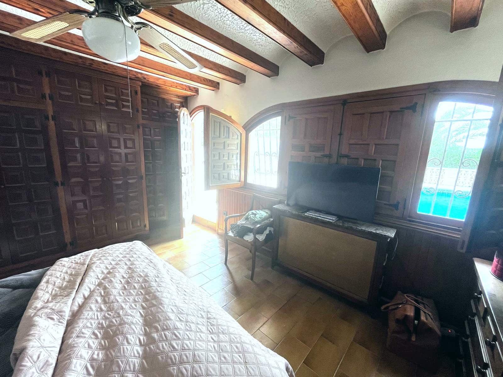 13 sypialnia Finka/Dom wiejski na sprzedaż w Elda z basenem garażem - 980 000 € (Ref: 9548491)