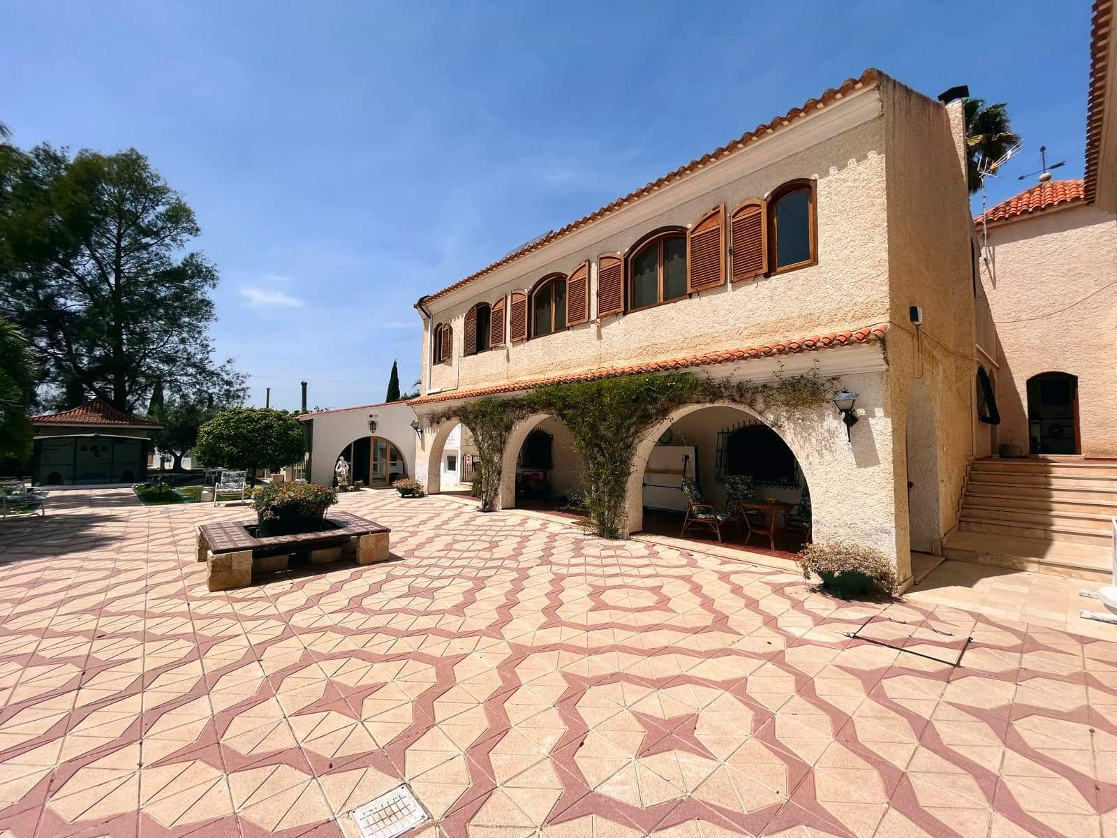 13 sypialnia Finka/Dom wiejski na sprzedaż w Elda z basenem garażem - 980 000 € (Ref: 9548491)