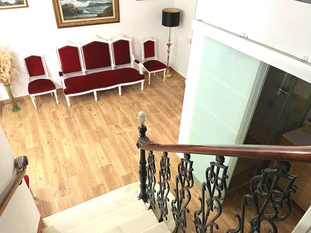 5 soverom Hus til salgs i Oliva Pueblo, Oliva - € 360 000 (Ref: 9578209)