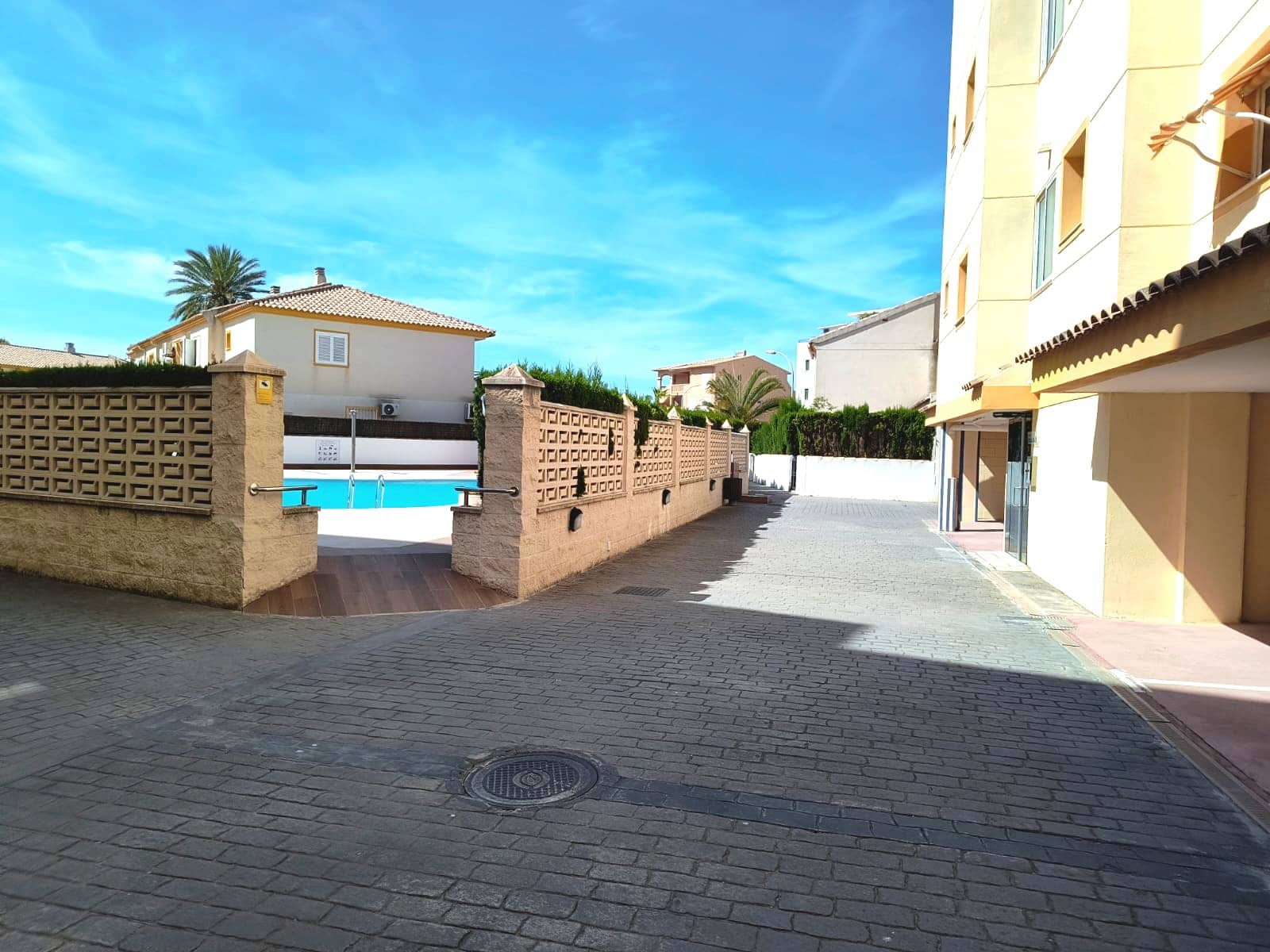 3 bedroom Beach Apartment for sale in Oliva with pool garage - € 365,000 (Ref: 9631553)