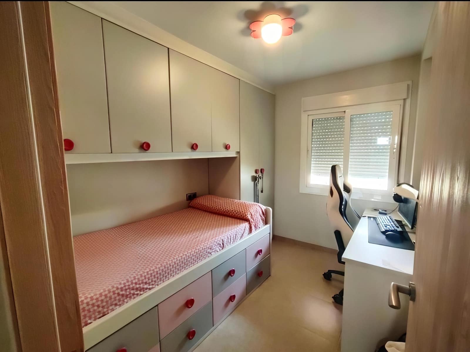 3 bedroom Beach Apartment for sale in Oliva with pool garage - € 365,000 (Ref: 9631553)