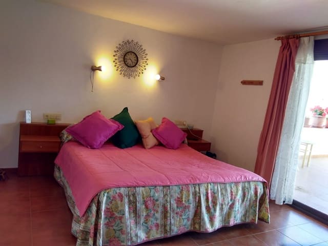 8 bedroom Finca/Country House for sale in Dénia - € 790,000 (Ref: 9672333)