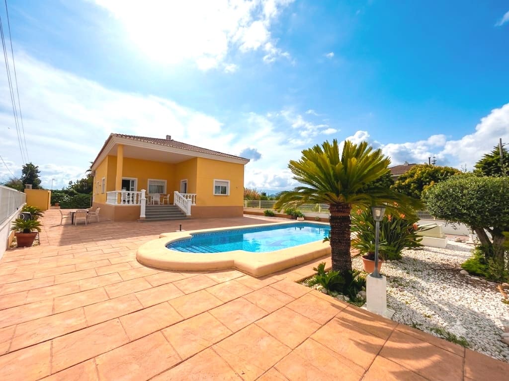 5 bedroom Finca/Country House for sale in Oliva with pool garage - € 518,000 (Ref: 9683296)