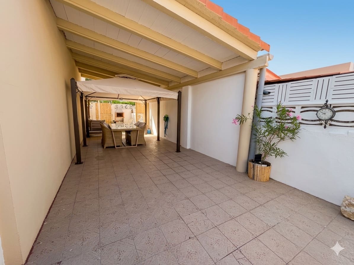 4 Zimmer Villa zu verkaufen in Gandia mit Garage - 415.000 € (Ref: 9870353)