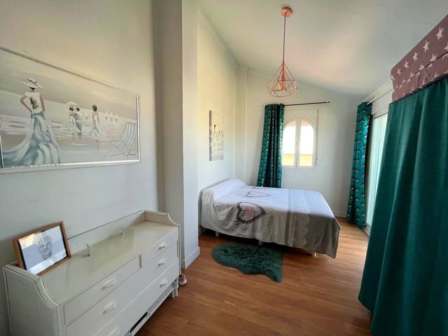 4 Zimmer Villa zu verkaufen in Gandia mit Garage - 449.000 € (Ref: 9870353)