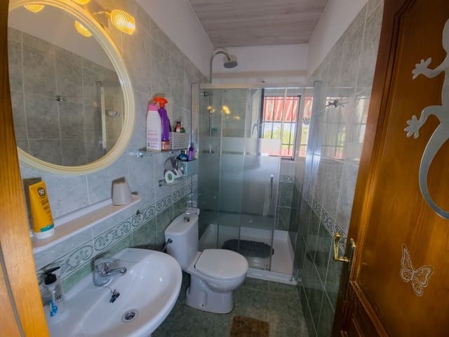 3 sypialnia Willa na sprzedaż w Pego z basenem garażem - 369 000 € (Ref: 9928665)