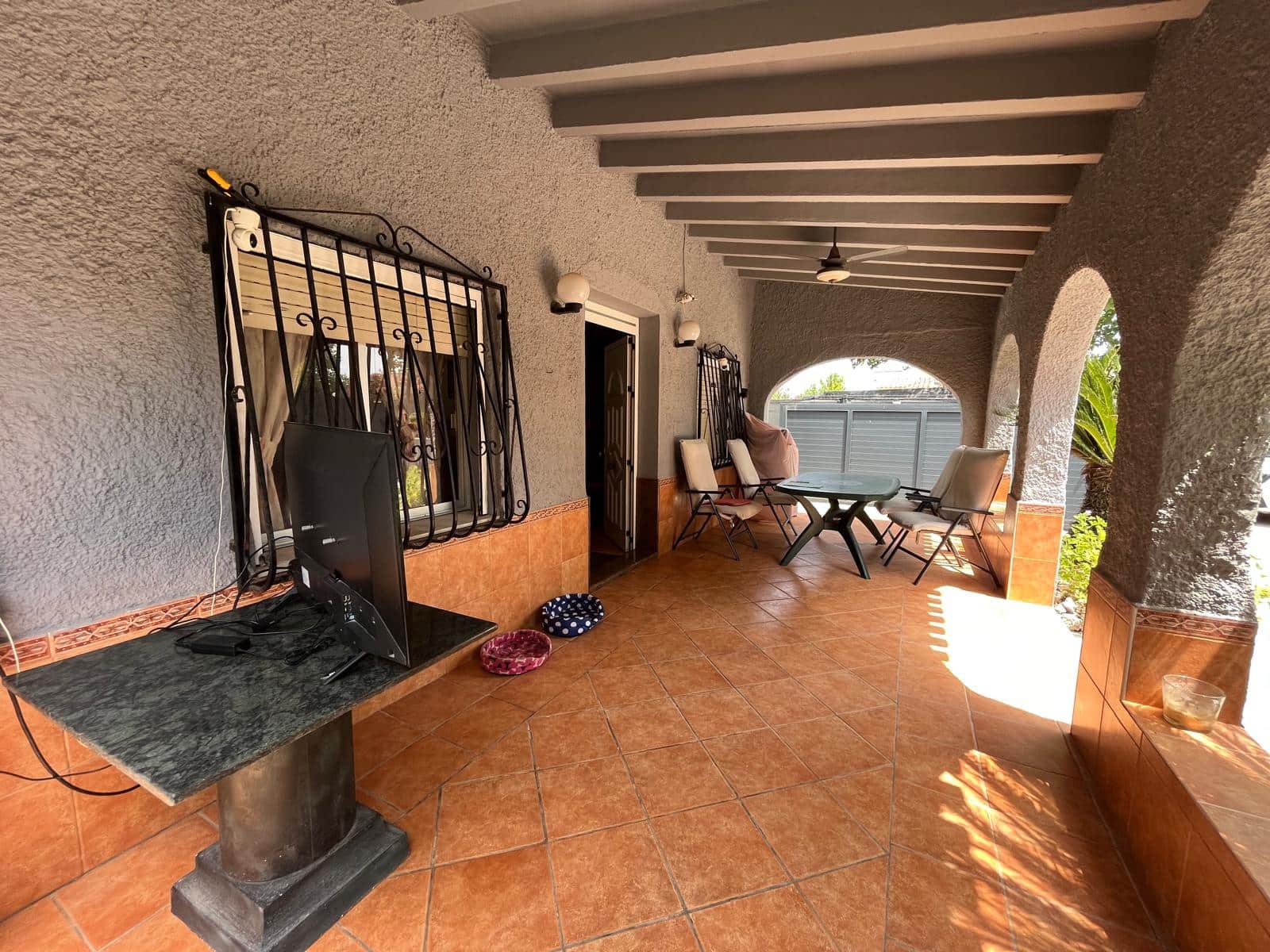 4 bedroom Villa for sale in Oliva with garage - € 279,900 (Ref: 9932671)