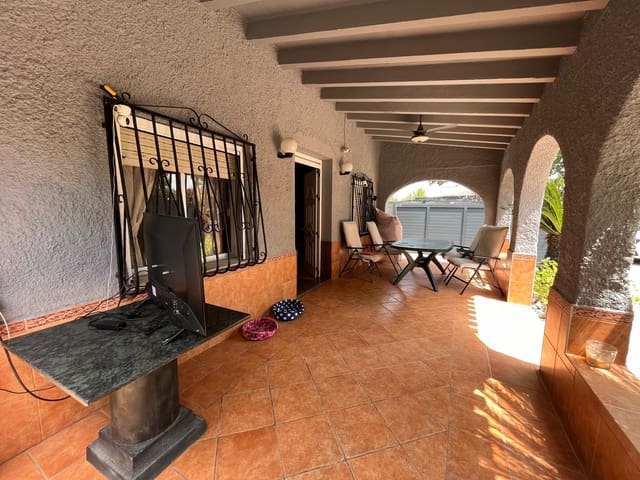 4 bedroom Villa for sale in Oliva with garage - € 279,900 (Ref: 9932671)