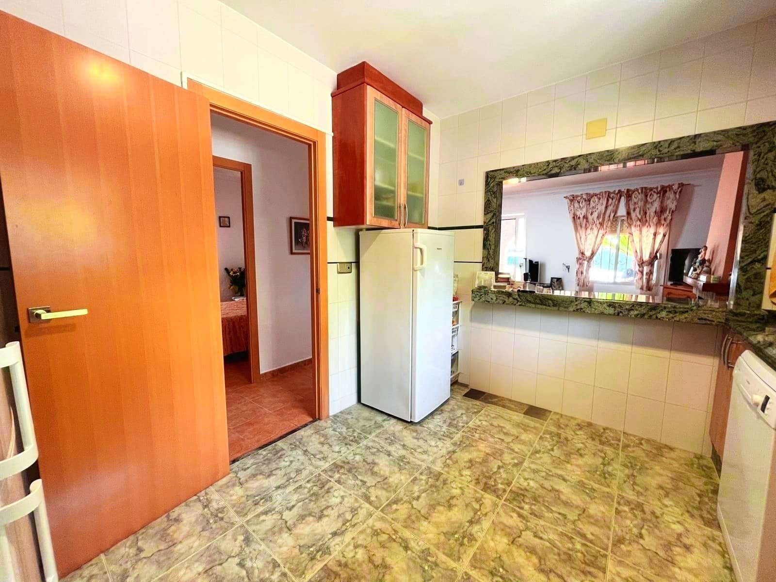 4 bedroom Villa for sale in Oliva with garage - € 279,900 (Ref: 9932671)