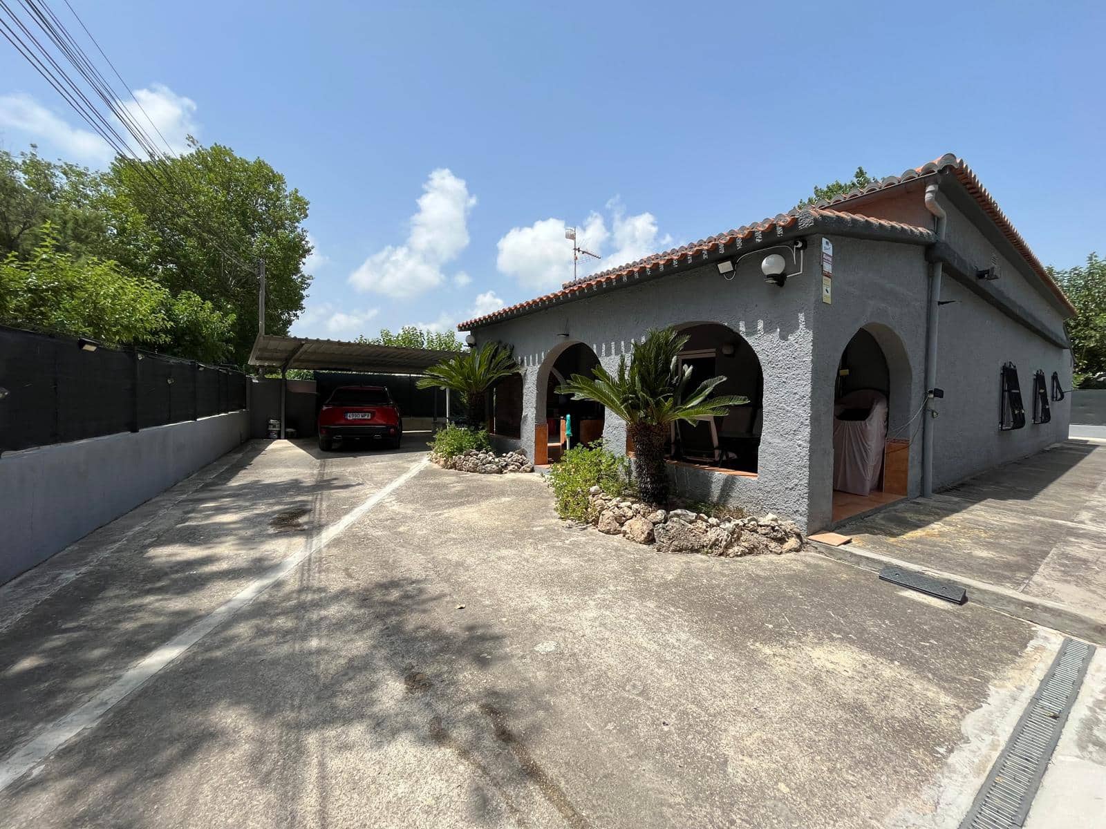 4 bedroom Villa for sale in Oliva with garage - € 279,900 (Ref: 9932671)