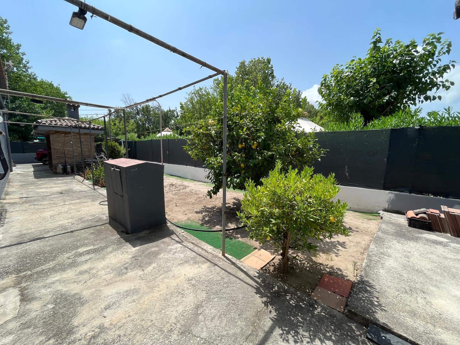 4 bedroom Villa for sale in Oliva with garage - € 279,900 (Ref: 9932671)