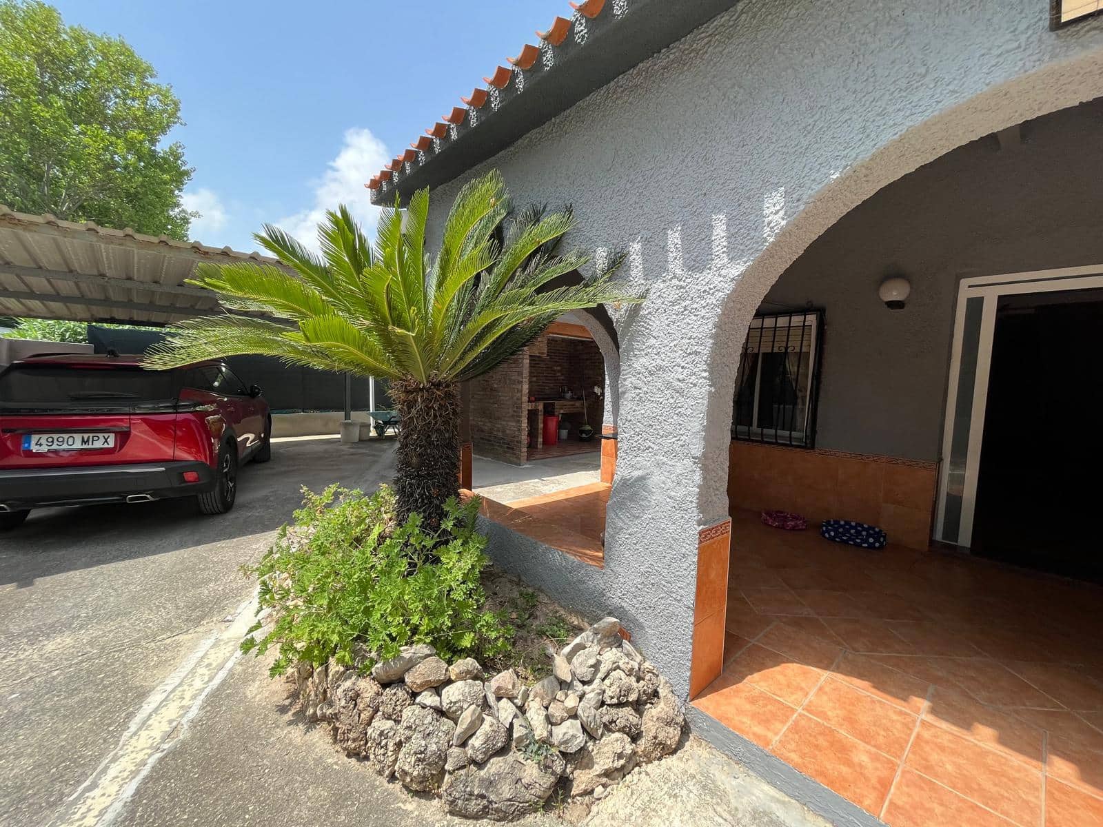 4 bedroom Villa for sale in Oliva with garage - € 279,900 (Ref: 9932671)