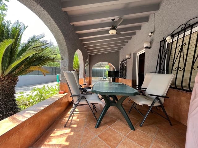 4 bedroom Villa for sale in Oliva with garage - € 279,900 (Ref: 9932671)