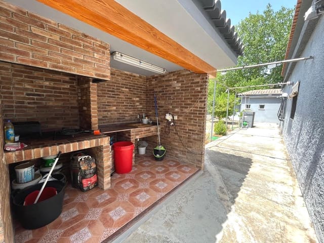 4 bedroom Villa for sale in Oliva with garage - € 279,900 (Ref: 9932671)