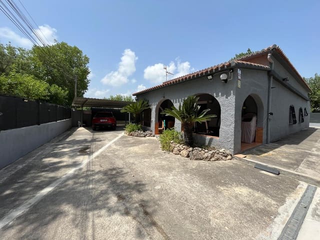 4 bedroom Villa for sale in Oliva with garage - € 279,900 (Ref: 9932671)