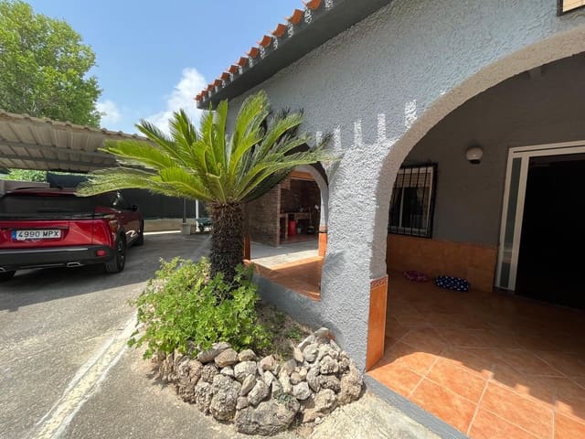 4 bedroom Villa for sale in Oliva with garage - € 279,900 (Ref: 9932671)