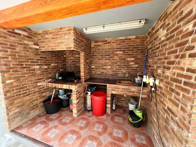 4 bedroom Villa for sale in Oliva with garage - € 279,900 (Ref: 9932671)