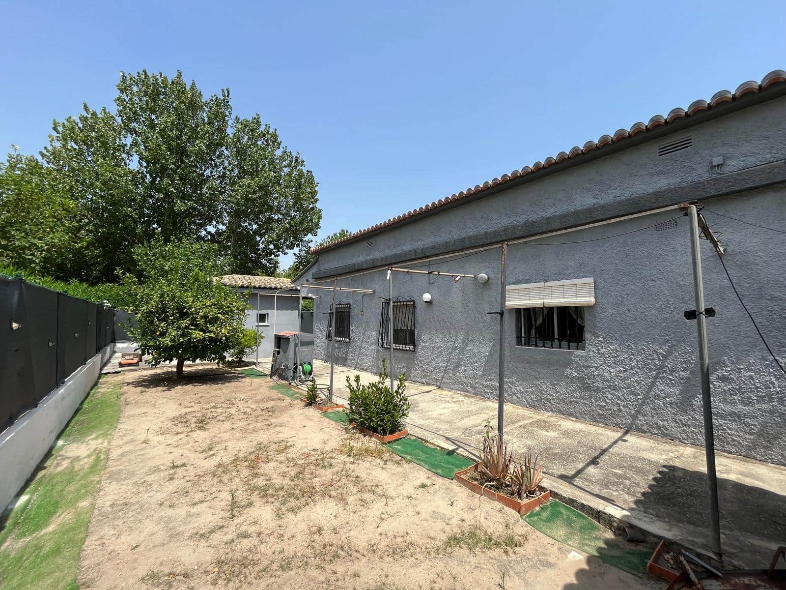 4 bedroom Villa for sale in Oliva with garage - € 279,900 (Ref: 9932671)