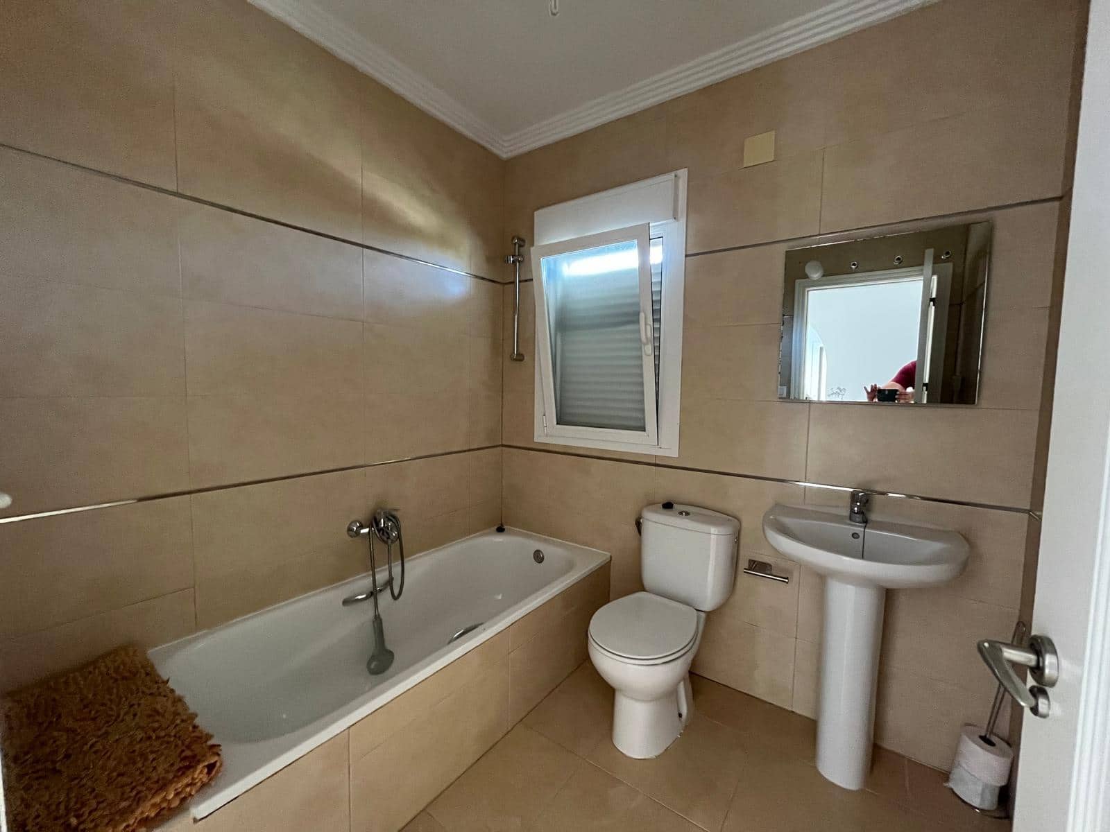 4 bedroom Villa for sale in Oliva with garage - € 279,900 (Ref: 9932671)