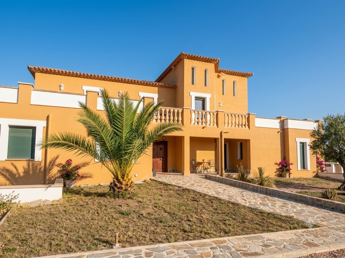 8 bedroom Villa for sale in Pedreguer with garage - € 849,000 (Ref: 9935703)