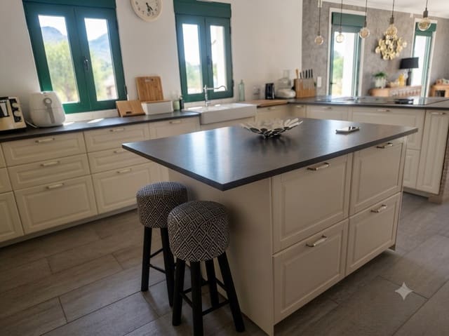 8 soveværelse Villa til salg i Pedreguer med garage - € 849.000 (Ref: 9935703)