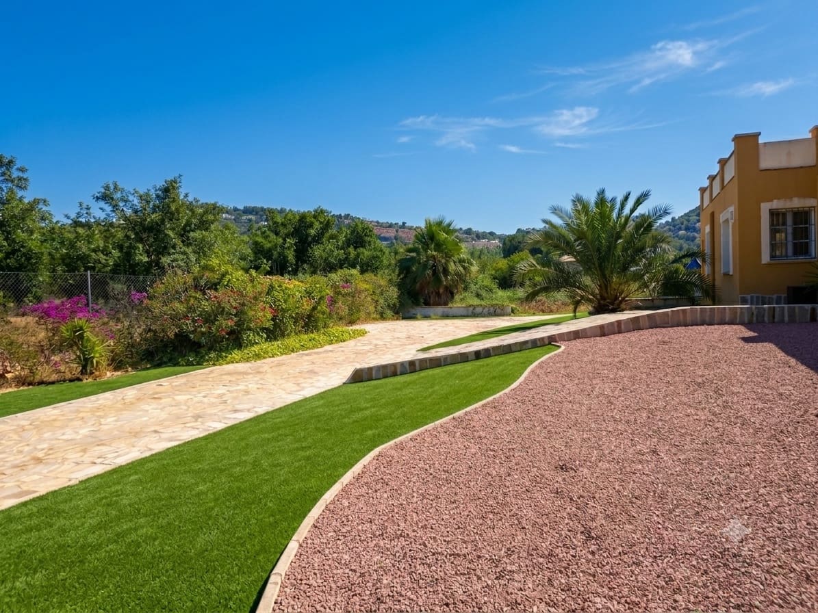 8 bedroom Villa for sale in Pedreguer with garage - € 849,000 (Ref: 9935703)