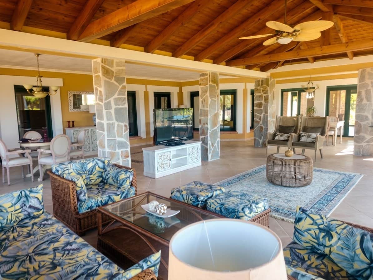 8 bedroom Villa for sale in Pedreguer with garage - € 849,000 (Ref: 9935703)