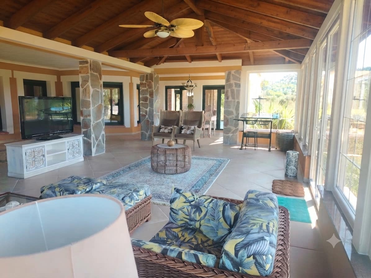 8 bedroom Villa for sale in Pedreguer with garage - € 849,000 (Ref: 9935703)