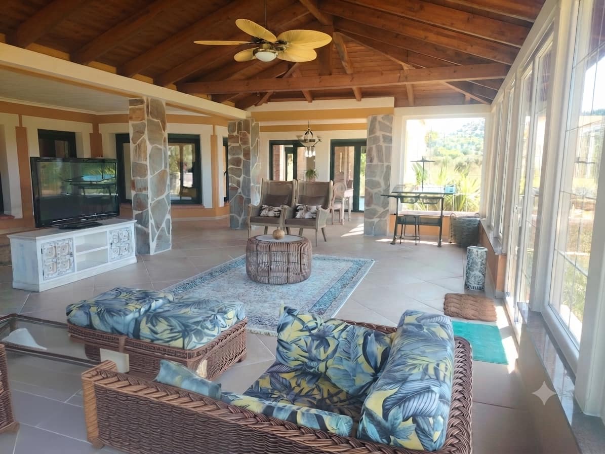 8 bedroom Villa for sale in Pedreguer with garage - € 849,000 (Ref: 9935703)